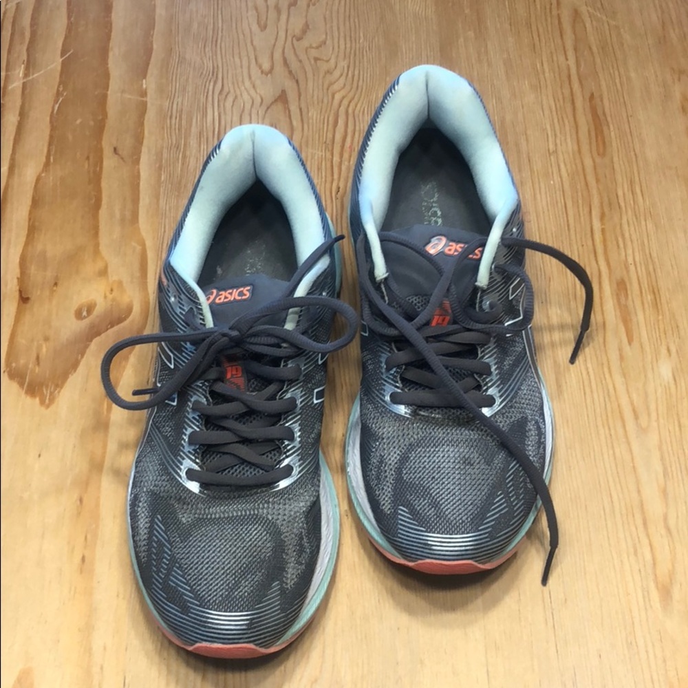 ASICS gel nimbus. Size 9 EUC